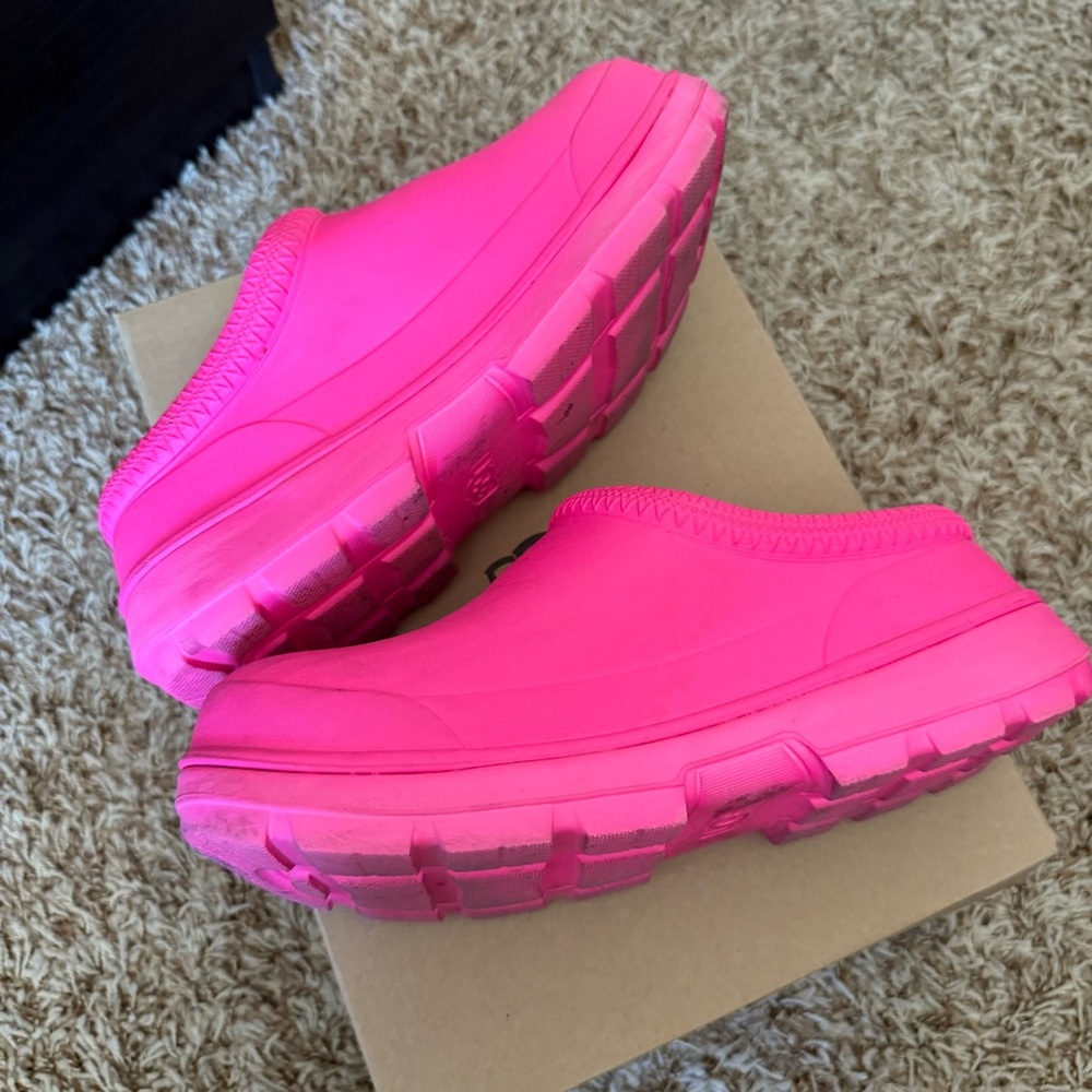 UGG Tasman Bright Pink Mules - Picture 5 of 8